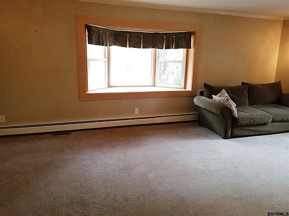 5th image of 16 Wood Dale Dr