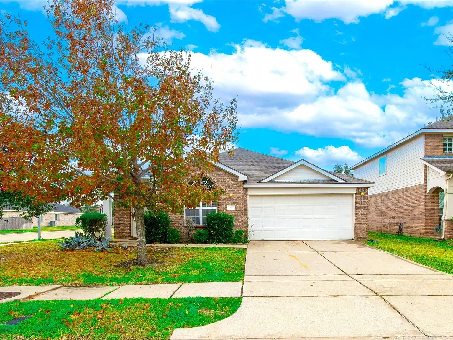 4 bed, 2.0 bath, 2125 sqft, $2,175 — Photo 1