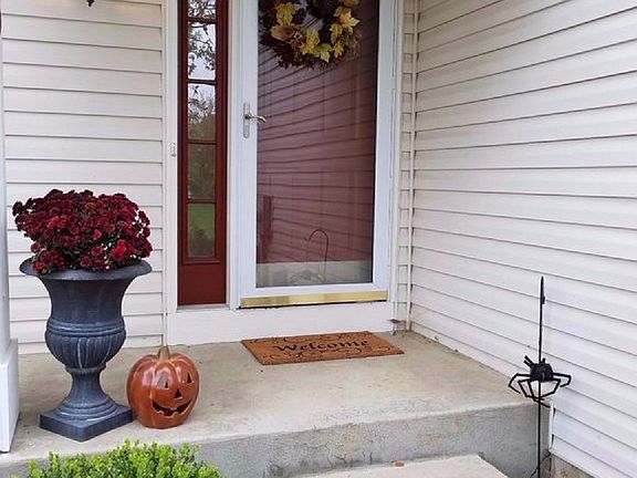 2nd image of 6411 Pinehurst Ln