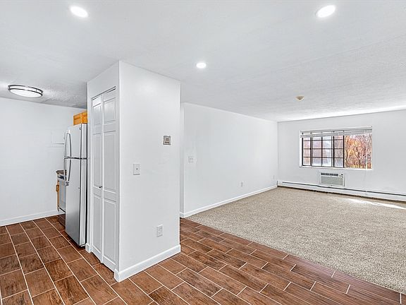 4th image of 135 Grove St APT 135