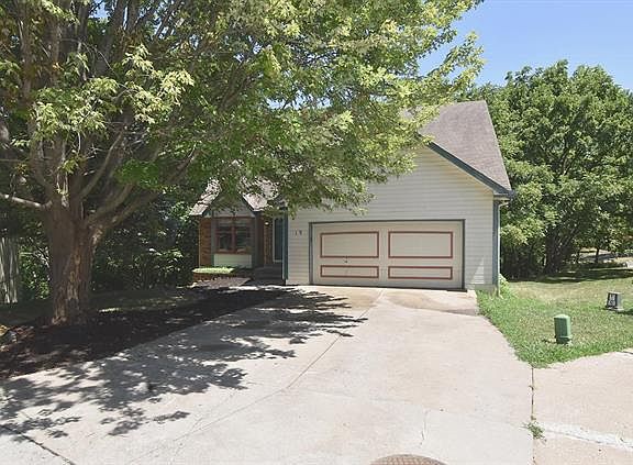 3rd image of 19 Atchison Ct