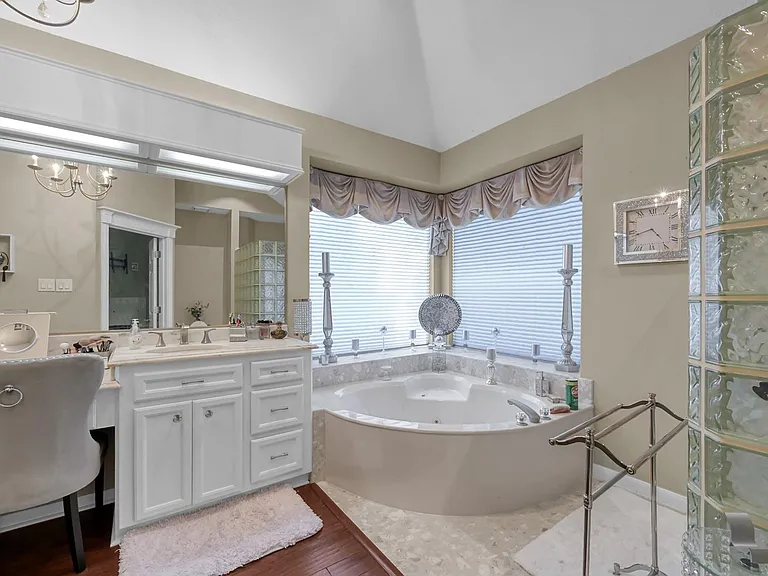 192 Monterrey Rd W — Photo 26