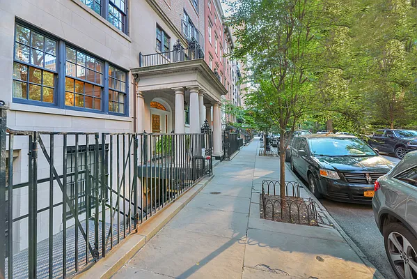 Sold by Douglas Elliman | media 18