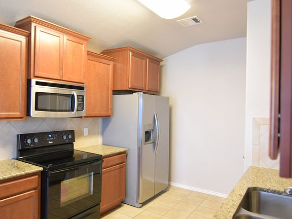 5th image of 4909 Bridgewood Dr