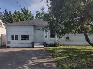 571 W M St, Springfield, OR 97477