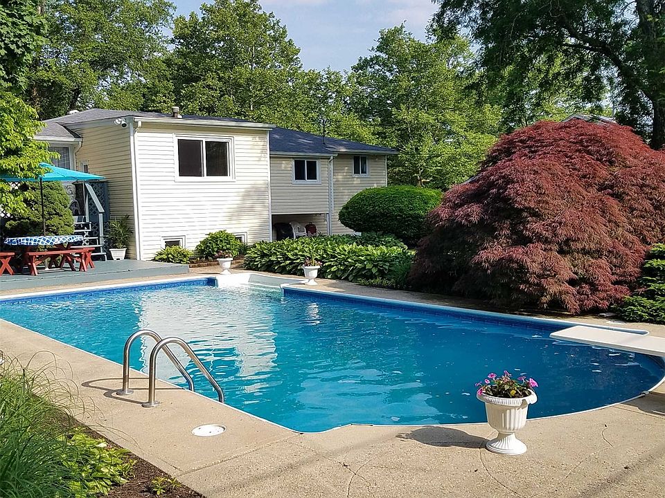 1st image of 26 Butterfield Dr