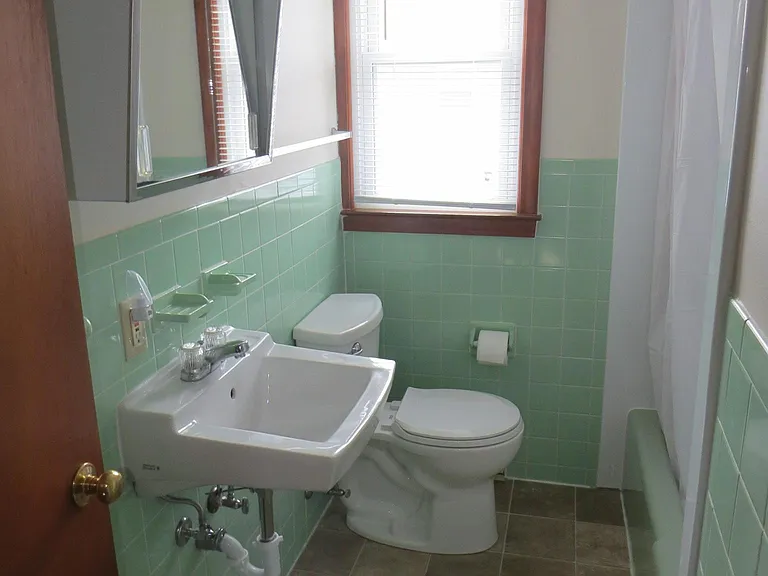 Full bath on 2nd floor