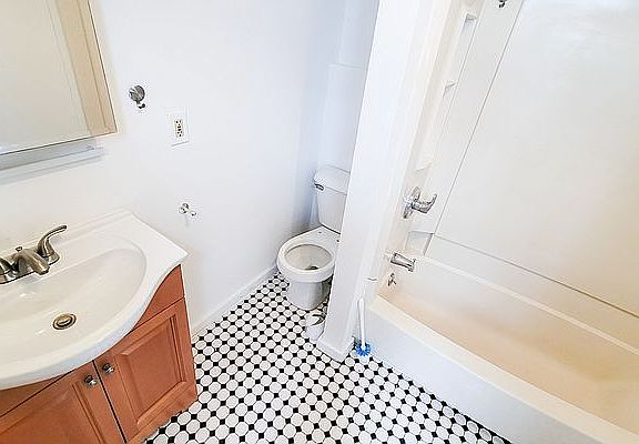 4th image of 442 E 115th St APT 5D