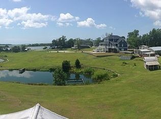 108 Hawkins Creek Ln, Swansboro, NC 28584