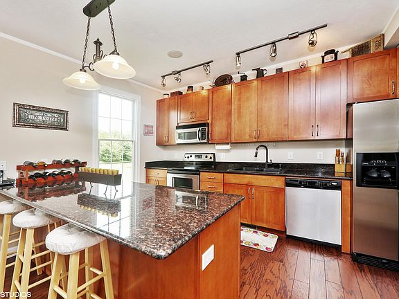4th image of 1679 Carolyn Dr