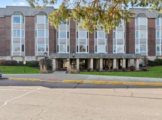 500 Thames Pkwy APT 3G, Park Ridge, IL 60068