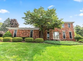 5462 Leafwood Dr, Commerce Township, MI
