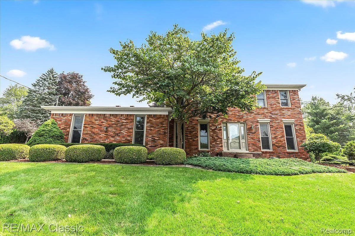 5462 Leafwood Dr photo 1