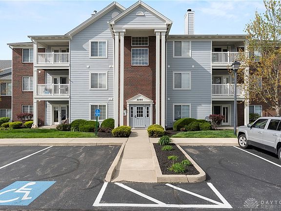 4th image of 3044 Westminster Dr APT 208
