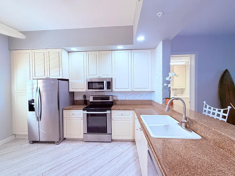 3 Harbour Isle Dr #204 — Photo 17