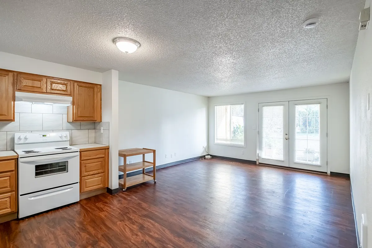 Building Photo - 540-Oakvilla