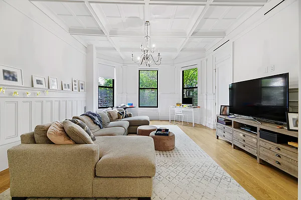 Rented by REAL New York | media 30