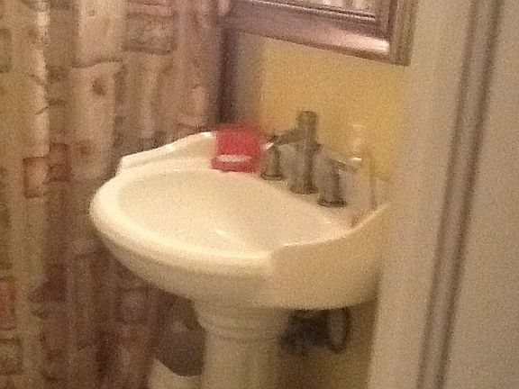 MAIN FLOOR BATH