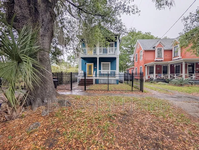 Building Photo - 1445 Ionia St