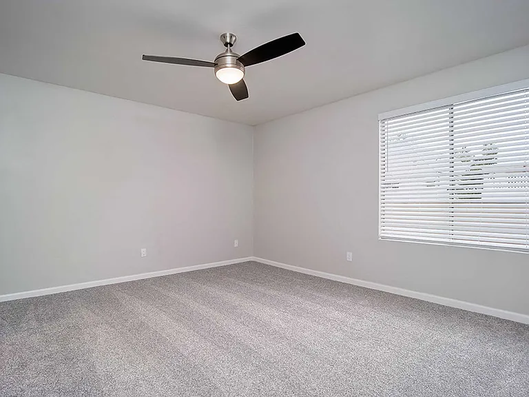 Los Robles Apartments — Photo 29