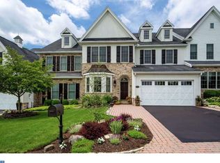 1960 Carriage Knoll Dr, Bethlehem, PA 18015