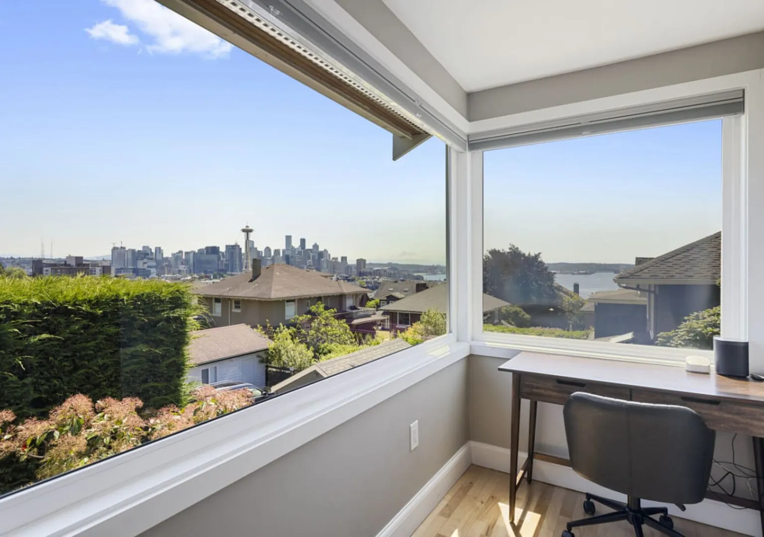 3BR Kerry Park Queen Anne - Skyline & Water View! — Photo 2