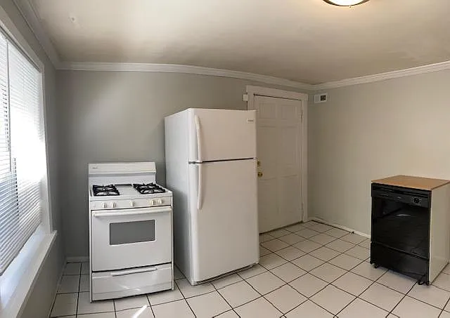 5042 N Oakley Ave #B — Photo 8