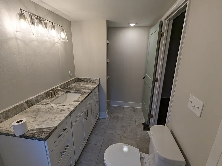 170 W Cherokee St — Photo 17