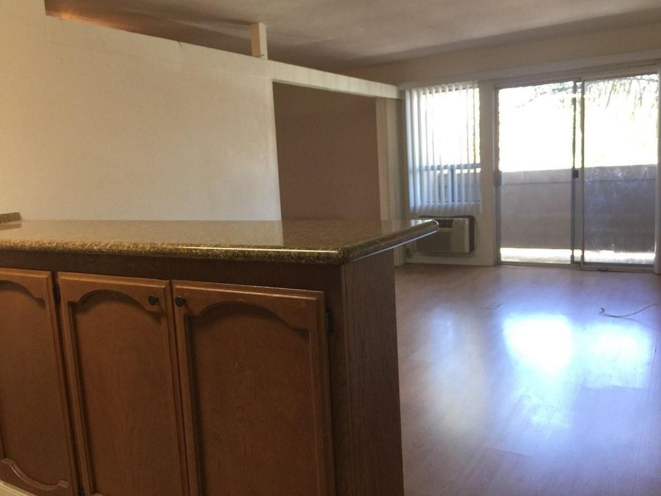 1st image of 427 W 4th Ave APT L
