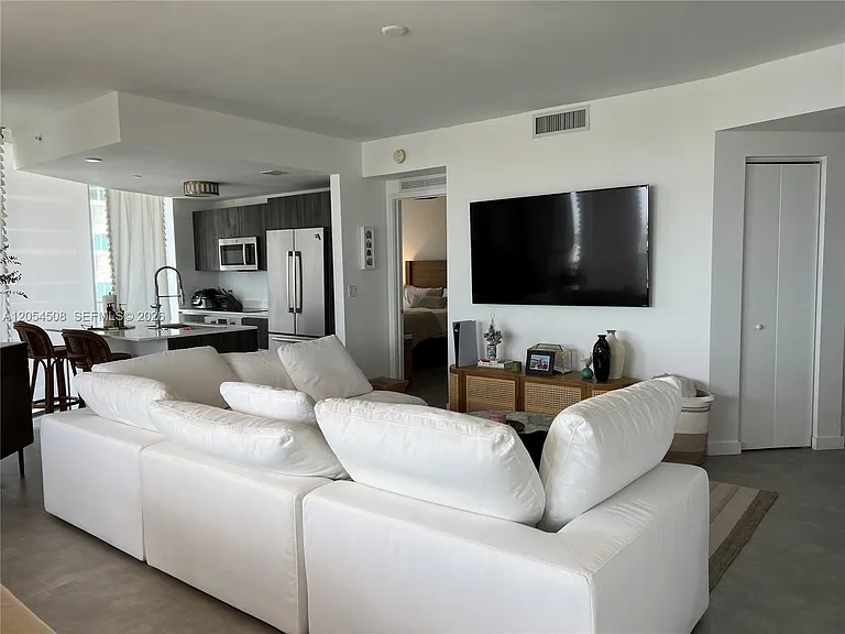 488 NE 18th St #2301 — Photo 9