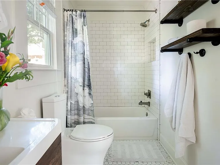352 Sinclair Ave NE — Photo 4