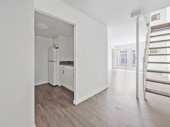 4th image of 88 Fulton St #611