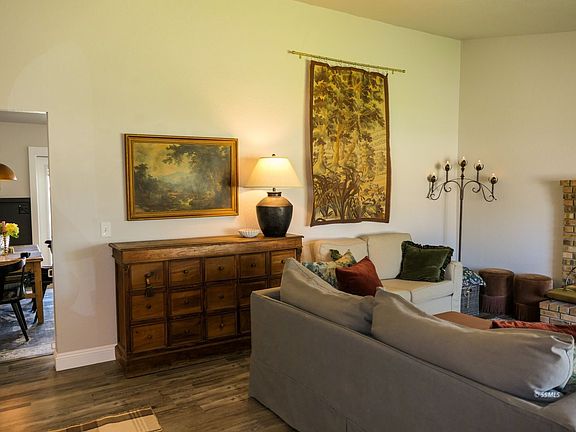 4th image of 421 Veada Ave