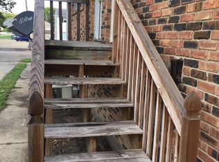 818 Greenbrier Rd APT E, Dekalb, IL 60115