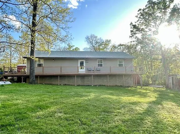 323 Shamrock Ln, Bourbon, MO 65441