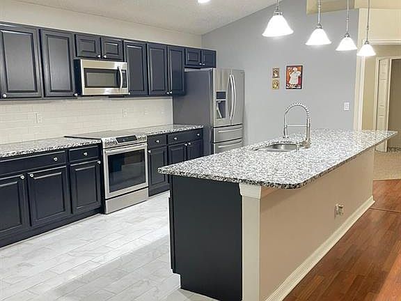 5th image of 553 Maidenhair Ct #553