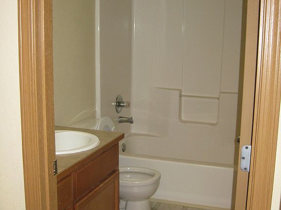 4th image of 410 Jackson St