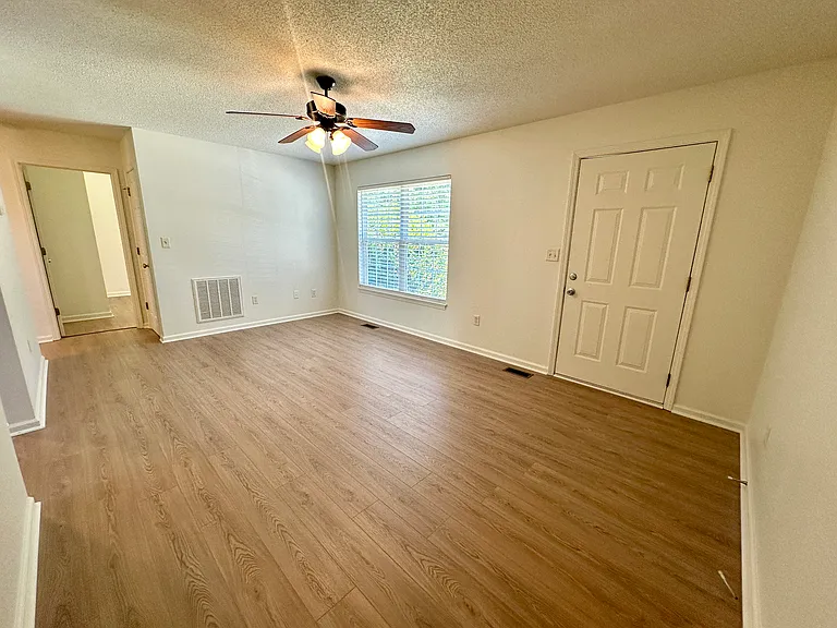 109 England Way — Photo 4