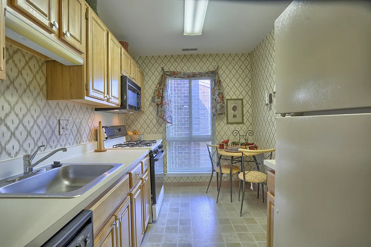 Primary Photo - Treeview Apartments