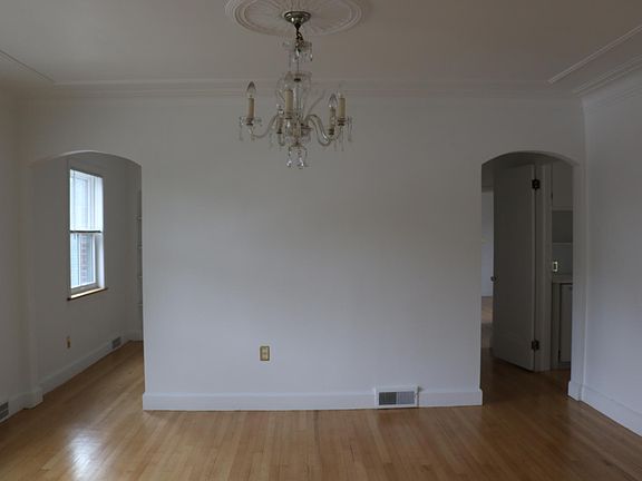 2nd image of 221 Green Ave #2