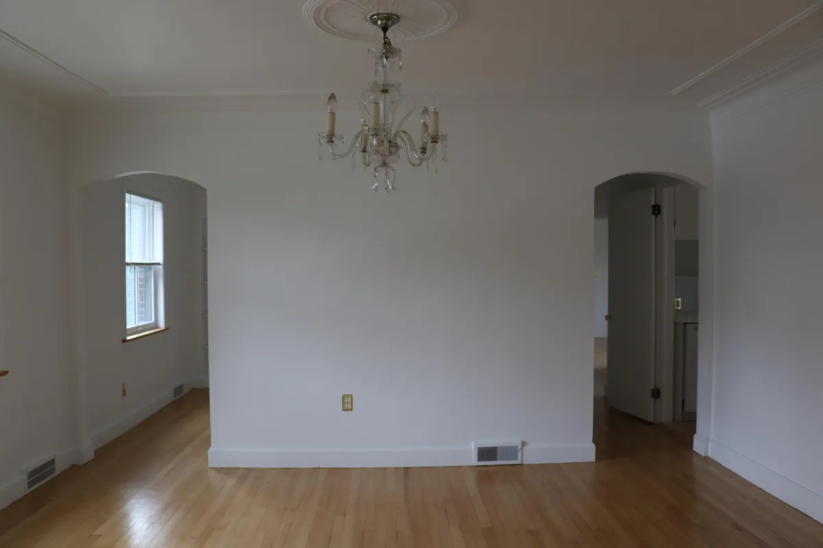 Building Photo - 221 Green Ave #2