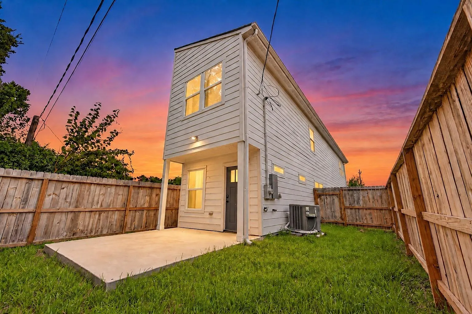 3 bed, 2.5 bath, 1644 sqft, $1,795 — Photo 1