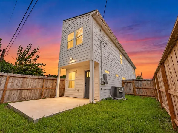 7903 Sunnyhill St, Houston, TX 77088