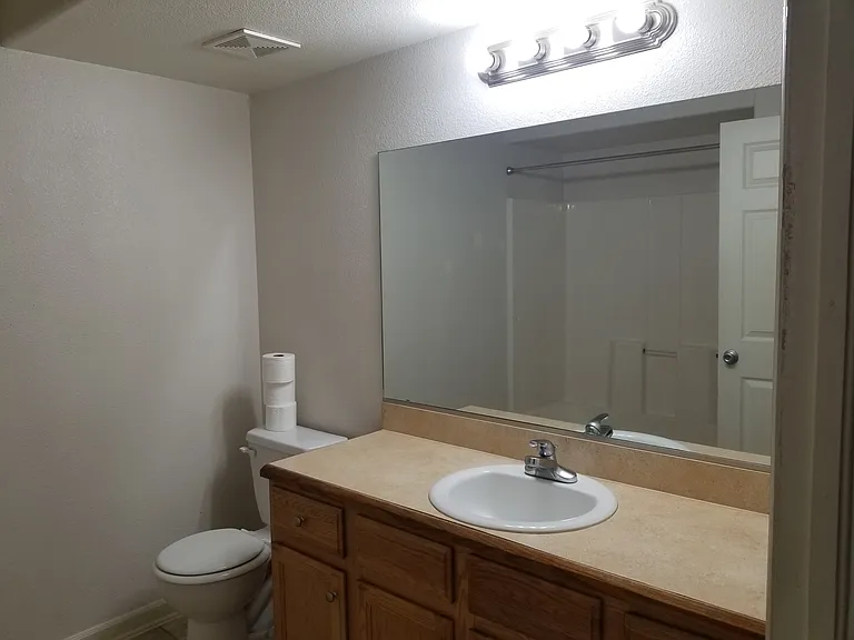 2 bed, 1.0 bath, $1,350 — Photo 8