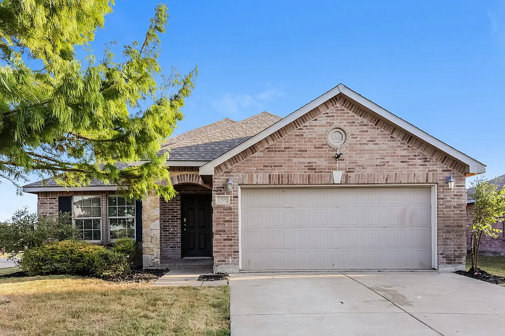 3 bed, 2.0 bath, 1895 sqft, $2,230 — Photo 1