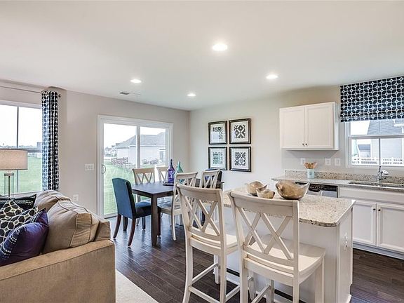 5th image of 320 Lakewick Ln