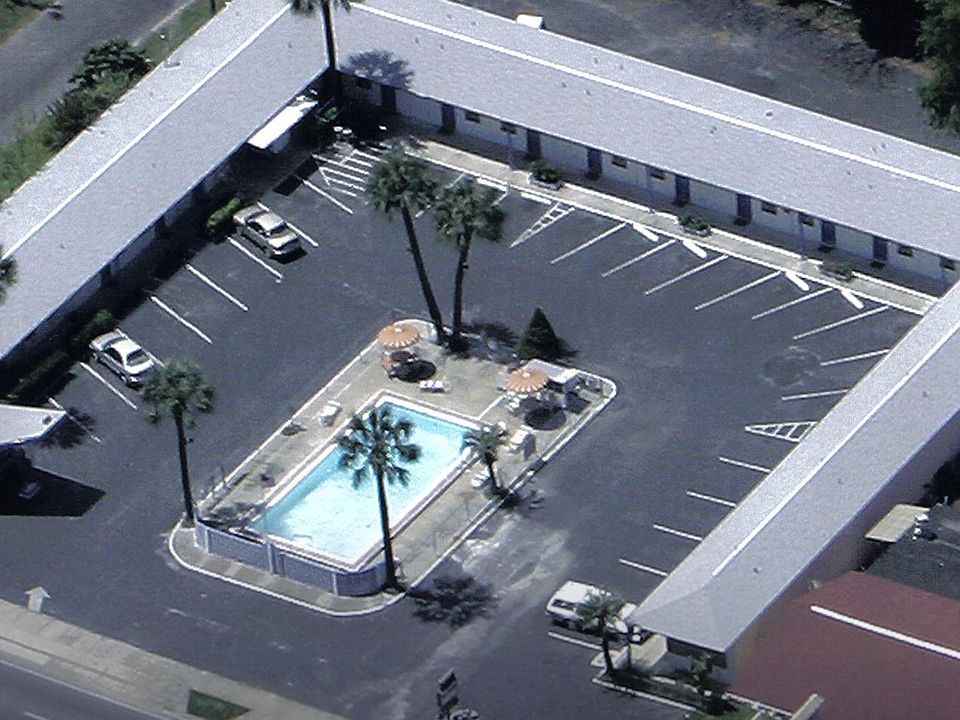 1st image of 1048 S Pine Ave