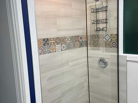 4th image of 8251 Crenshaw Dr