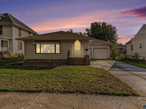 414 N Freeman Ave, Luverne, MN 56156
