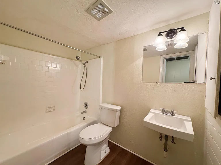 2316 Buchanan St — Photo 9